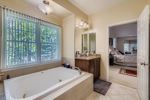 Tiny photo for 2 Wood Oaks Drive, South Barrington, IL 60010 (MLS # 12441977)