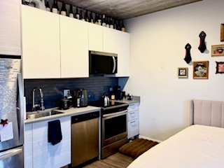 2407 W Eastwood Avenue 304