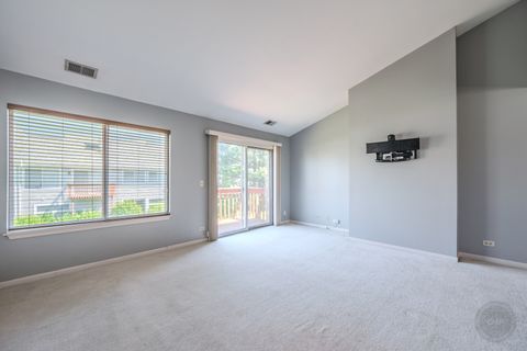 Tiny photo for 1136 E Cambria South Lane #1136, Lombard, IL 60148 (MLS # 12676153)