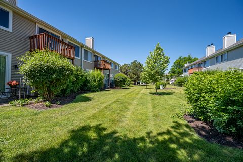 Tiny photo for 1136 E Cambria South Lane #1136, Lombard, IL 60148 (MLS # 12676153)