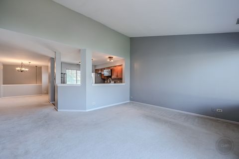 Tiny photo for 1136 E Cambria South Lane #1136, Lombard, IL 60148 (MLS # 12676153)