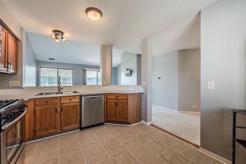 Tiny photo for 1136 E Cambria South Lane #1136, Lombard, IL 60148 (MLS # 12676153)