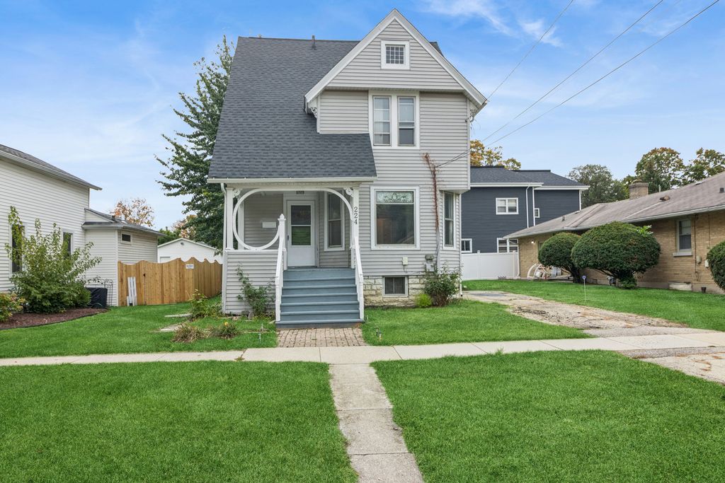 Photo for 224 S Maple Street, Sycamore, IL 60178 (MLS # 12495511)