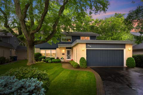 Tiny photo for 2724 Old Glenview Road, Wilmette, IL 60091 (MLS # 12687642)