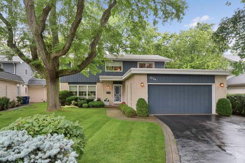 Photo of 2724 Old Glenview Road, Wilmette, IL 60091 (MLS # 12687642)