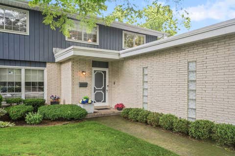 Tiny photo for 2724 Old Glenview Road, Wilmette, IL 60091 (MLS # 12687642)