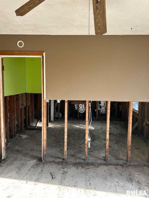 Tiny photo for 17122 10TH Avenue N, East Moline, IL 61244 (MLS # 12602705)