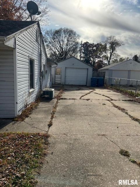 Tiny photo for 17122 10TH Avenue N, East Moline, IL 61244 (MLS # 12602705)