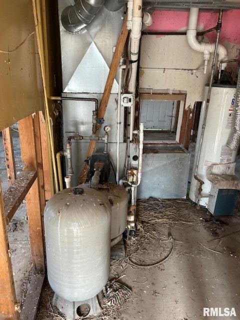 Tiny photo for 17122 10TH Avenue N, East Moline, IL 61244 (MLS # 12602705)