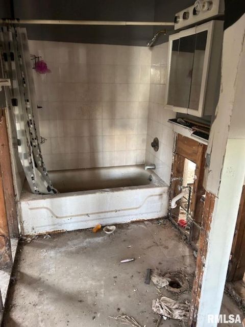 Tiny photo for 17122 10TH Avenue N, East Moline, IL 61244 (MLS # 12602705)