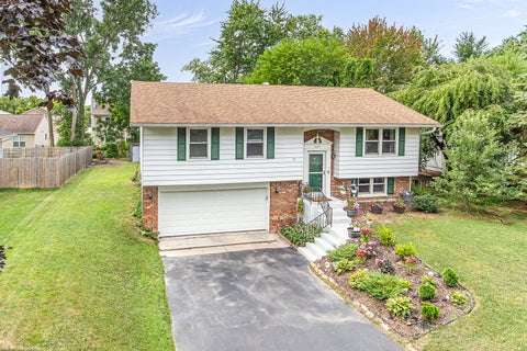 Tiny photo for 2319 Springhill Lane, Lindenhurst, IL 60046 (MLS # 12714142)
