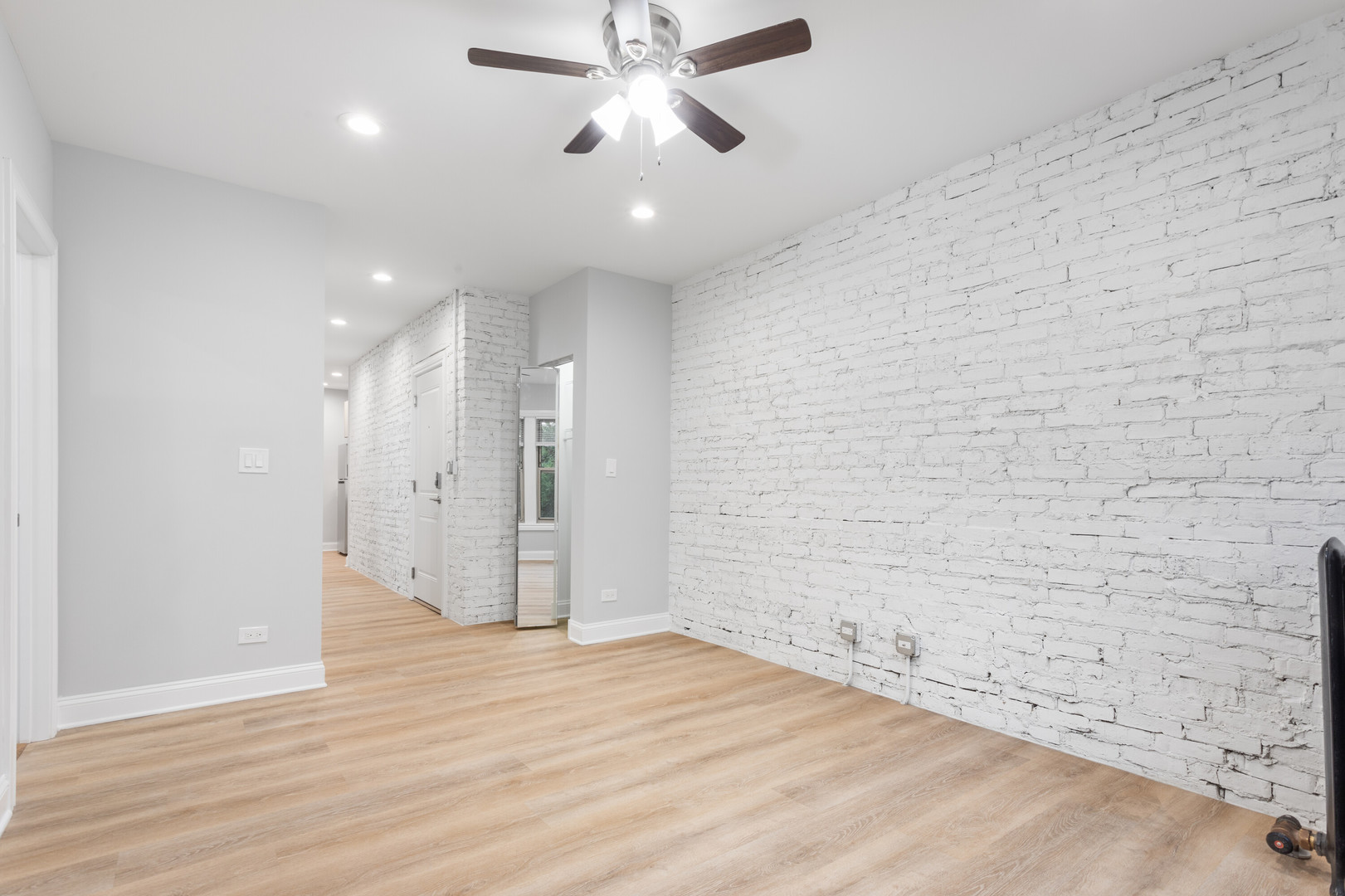 1635 W Chase Avenue 1M