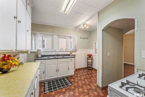 Tiny photo for 2704 E HIGH Street, Davenport, IA 52803 (MLS # QC4268373)