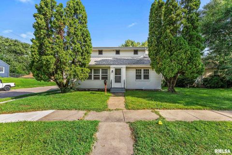 Tiny photo for 2704 E HIGH Street, Davenport, IA 52803 (MLS # QC4268373)