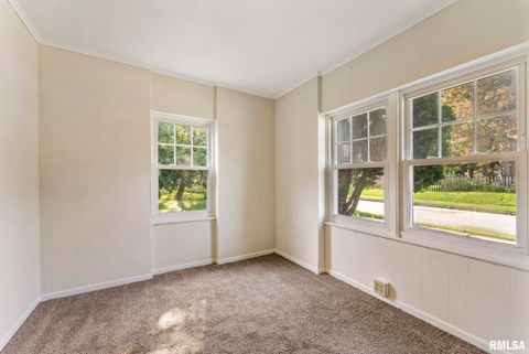 Tiny photo for 2704 E HIGH Street, Davenport, IA 52803 (MLS # QC4268373)