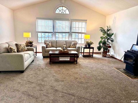 Tiny photo for 2704 E HIGH Street, Davenport, IA 52803 (MLS # QC4268373)