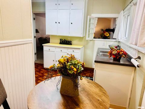 Tiny photo for 2704 E HIGH Street, Davenport, IA 52803 (MLS # QC4268373)