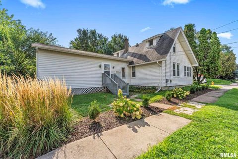 Tiny photo for 2704 E HIGH Street, Davenport, IA 52803 (MLS # QC4268373)