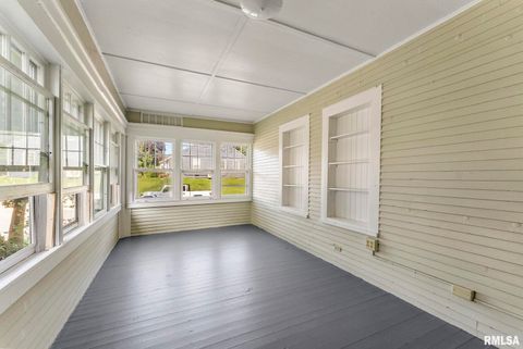 Tiny photo for 2704 E HIGH Street, Davenport, IA 52803 (MLS # QC4268373)