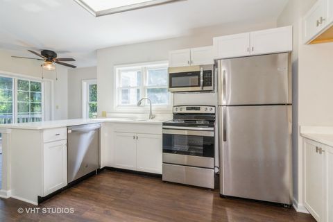 Tiny photo for 915 E Chicago Avenue, Naperville, IL 60540 (MLS # 12380368)