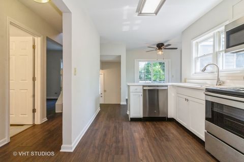 Tiny photo for 915 E Chicago Avenue, Naperville, IL 60540 (MLS # 12380368)