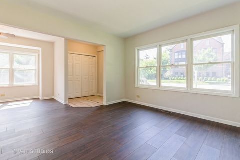 Tiny photo for 915 E Chicago Avenue, Naperville, IL 60540 (MLS # 12380368)