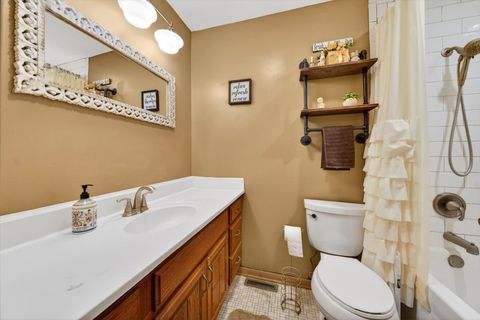 Tiny photo for 938 Duvall Drive, Woodstock, IL 60098 (MLS # 12578322)