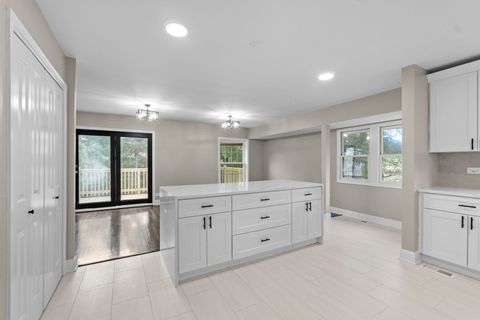 Tiny photo for 1180 Cobble Hill Court, Hoffman Estates, IL 60169 (MLS # 12496490)