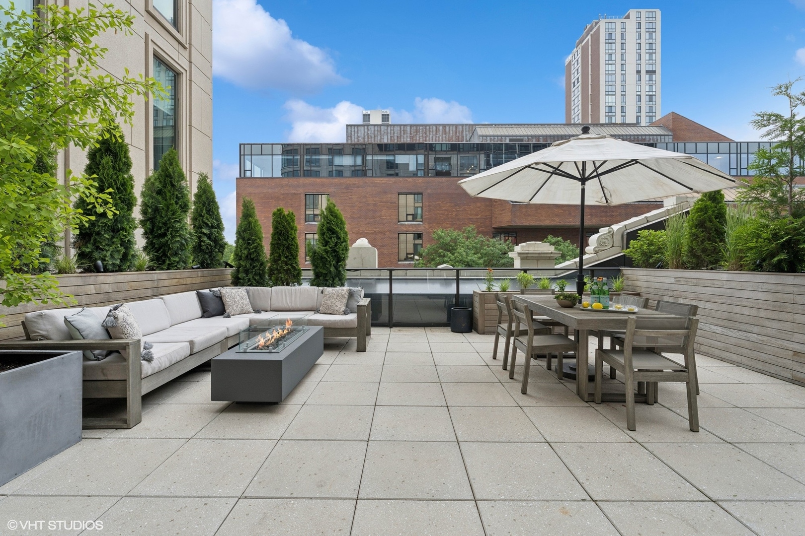 1550 N Clark Street 301