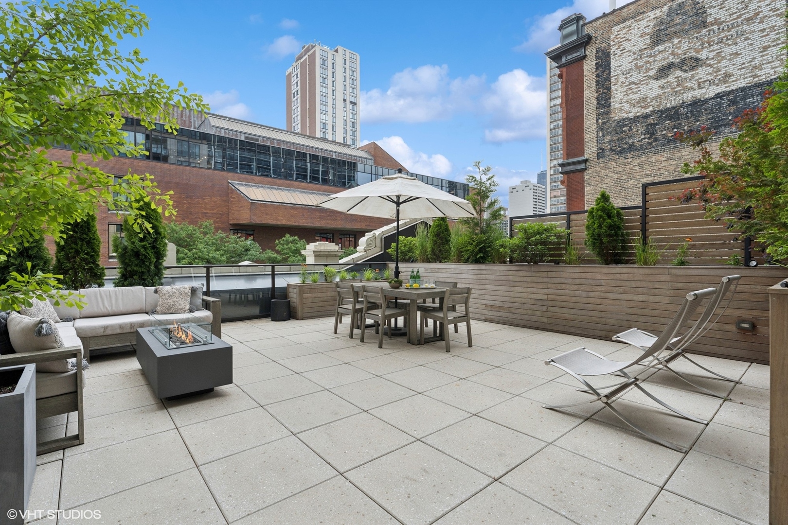 1550 N Clark Street 301