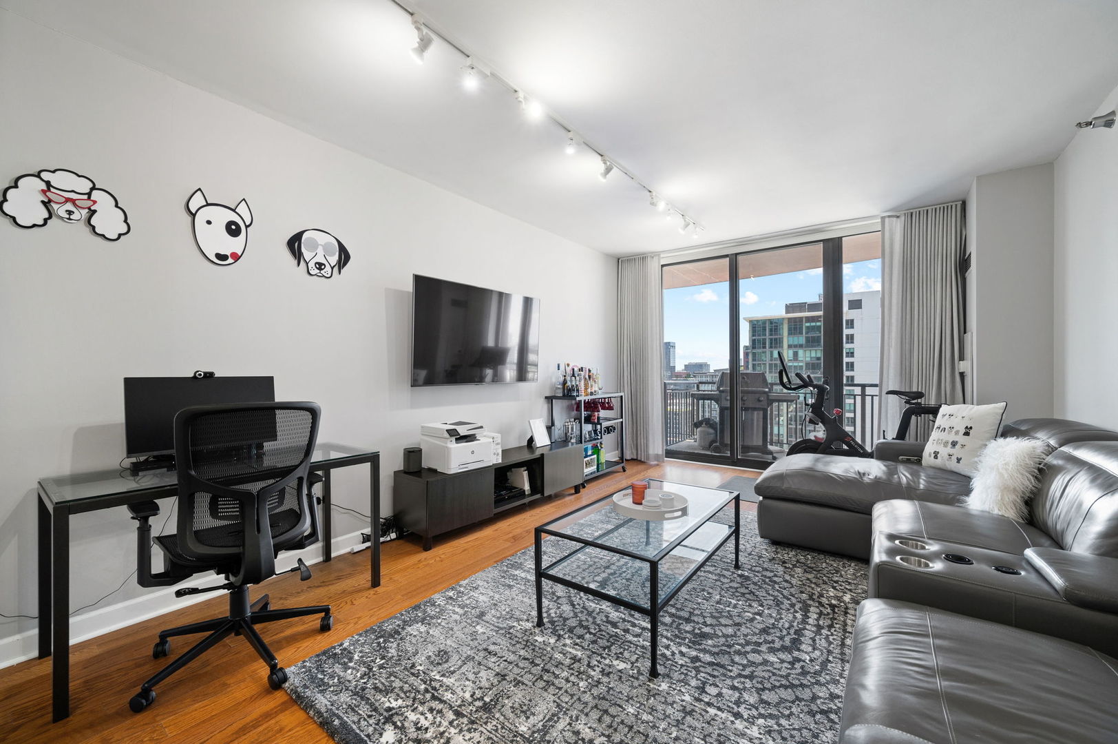 330 N Jefferson Street 1807