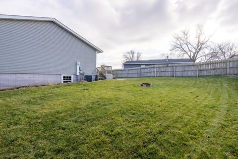 Tiny photo for 3305 Covington Drive, Davenport, IA 52806 (MLS # 12578635)