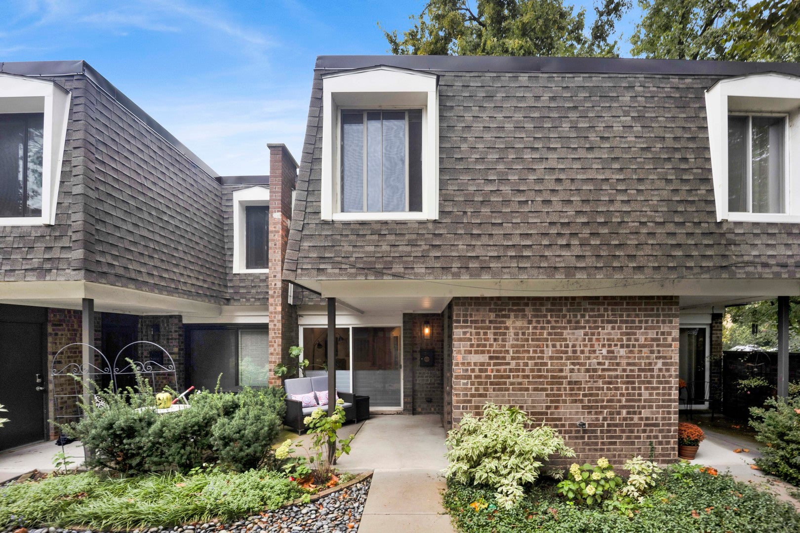 1635 W Belle Plaine Avenue