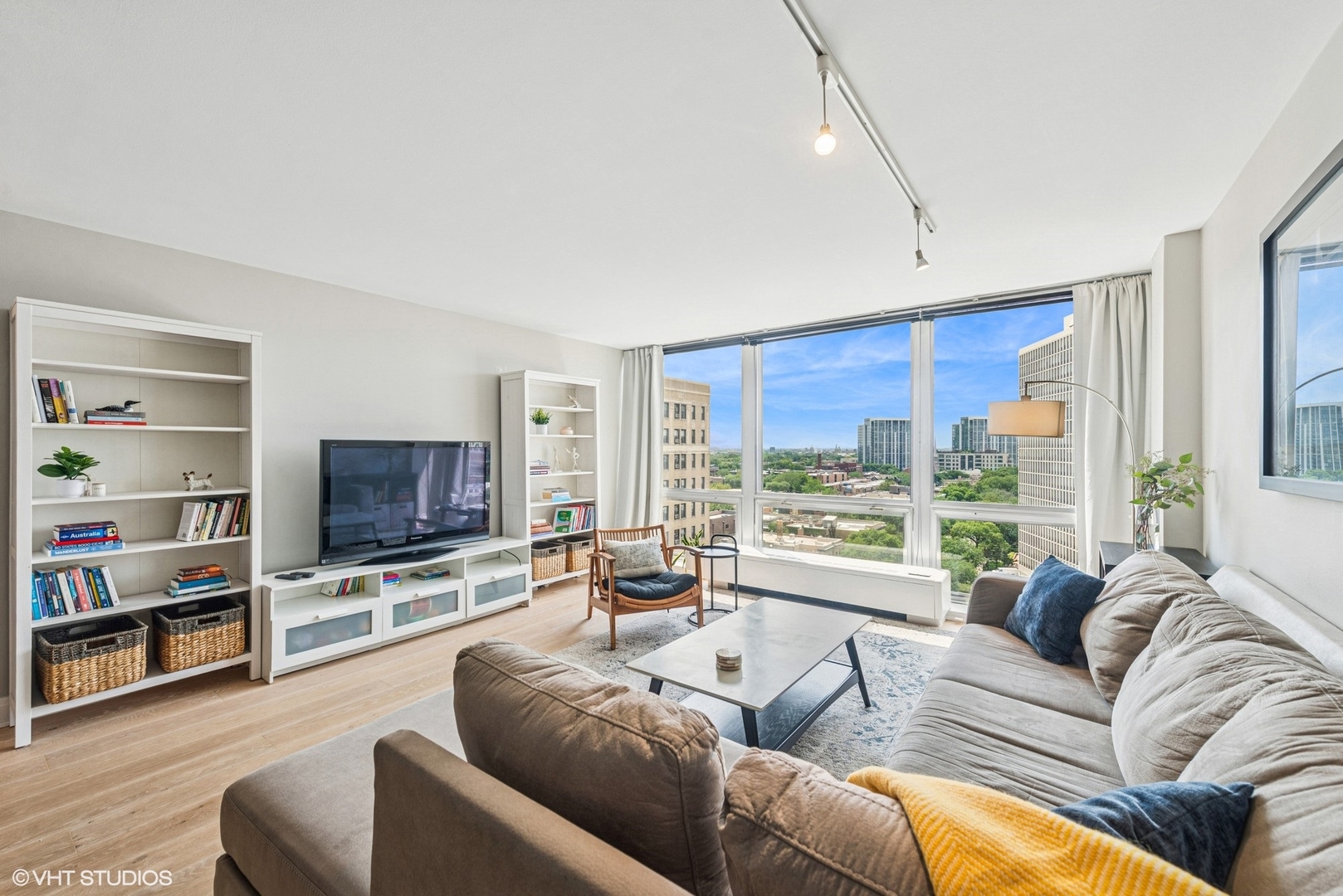 2400 N Lakeview Avenue 1406
