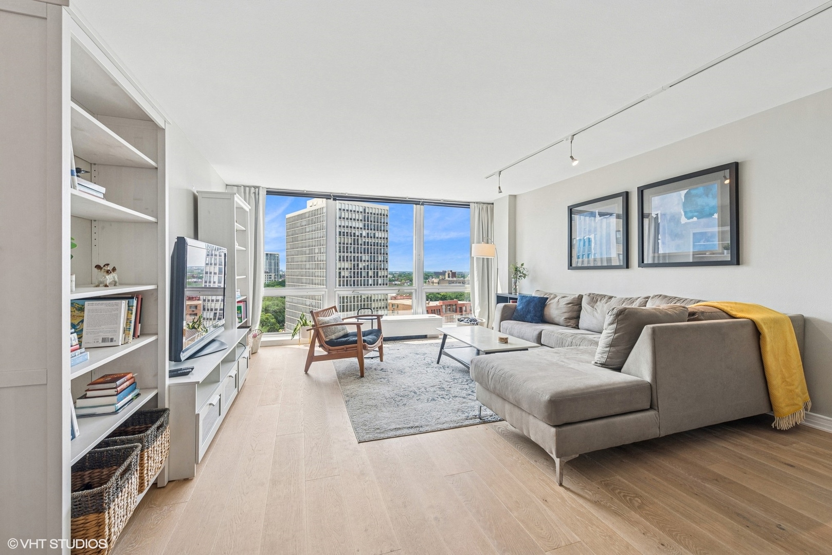 2400 N Lakeview Avenue 1406