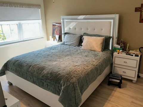 Tiny photo for 393 BENTLEY Place, Buffalo Grove, IL 60089 (MLS # 12492985)