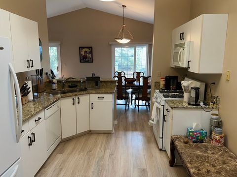 Tiny photo for 393 BENTLEY Place, Buffalo Grove, IL 60089 (MLS # 12492985)