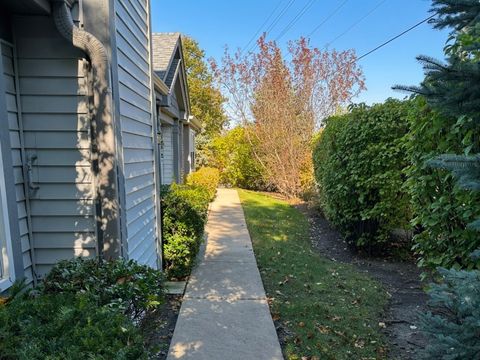 Tiny photo for 393 BENTLEY Place, Buffalo Grove, IL 60089 (MLS # 12492985)