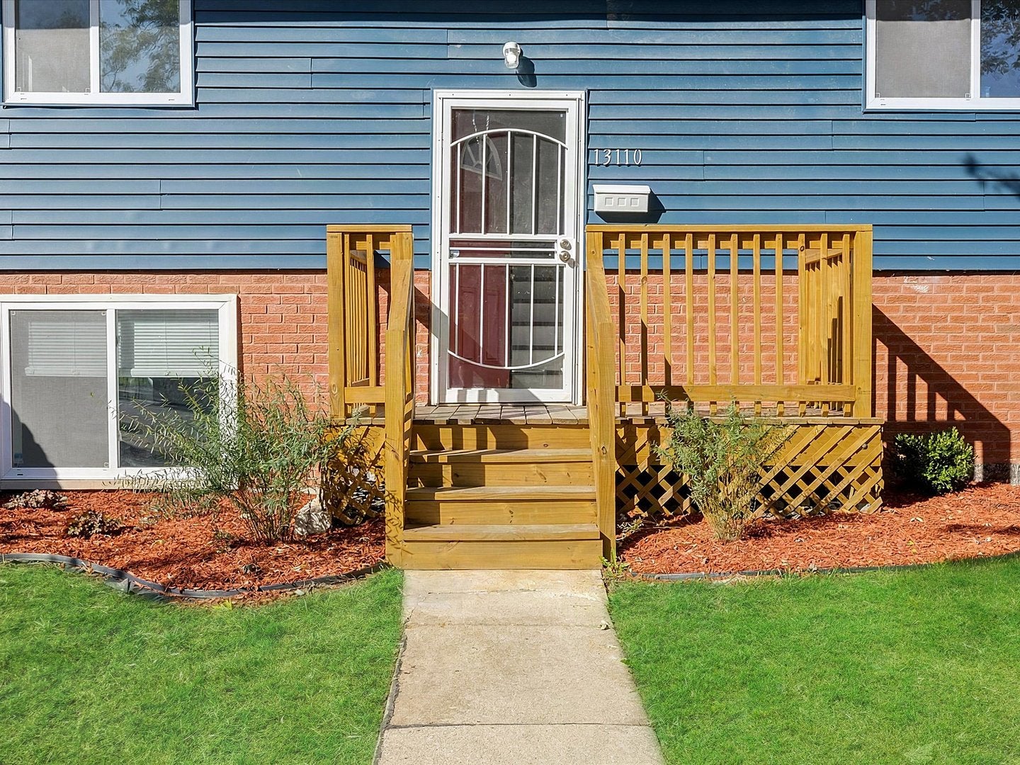 13110 S Saint Lawrence Avenue - Photo 2