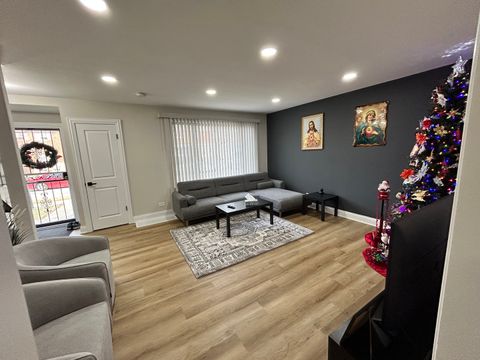 Tiny photo for 430 Oak Street, Des Plaines, IL 60016 (MLS # 12611277)