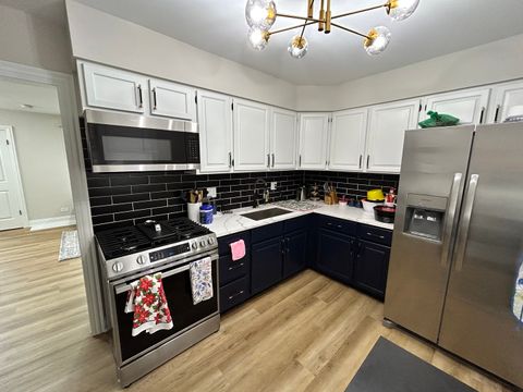 Tiny photo for 430 Oak Street, Des Plaines, IL 60016 (MLS # 12611277)