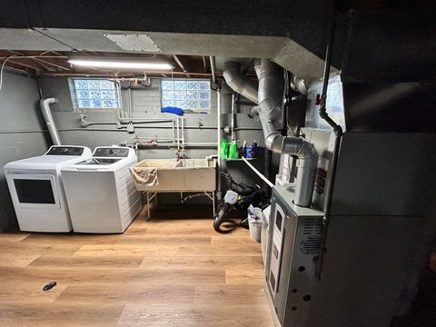 Tiny photo for 430 Oak Street, Des Plaines, IL 60016 (MLS # 12611277)