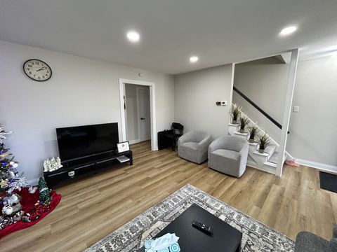 Tiny photo for 430 Oak Street, Des Plaines, IL 60016 (MLS # 12611277)