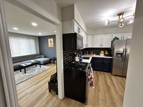 Tiny photo for 430 Oak Street, Des Plaines, IL 60016 (MLS # 12611277)