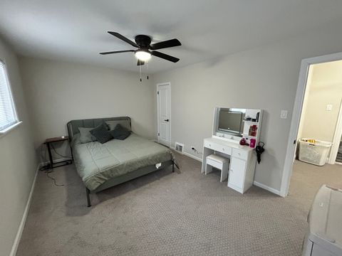 Tiny photo for 430 Oak Street, Des Plaines, IL 60016 (MLS # 12611277)