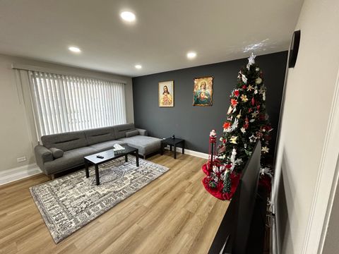 Tiny photo for 430 Oak Street, Des Plaines, IL 60016 (MLS # 12611277)