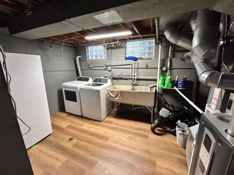 Tiny photo for 430 Oak Street, Des Plaines, IL 60016 (MLS # 12611277)