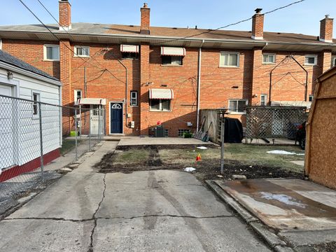 Tiny photo for 430 Oak Street, Des Plaines, IL 60016 (MLS # 12611277)