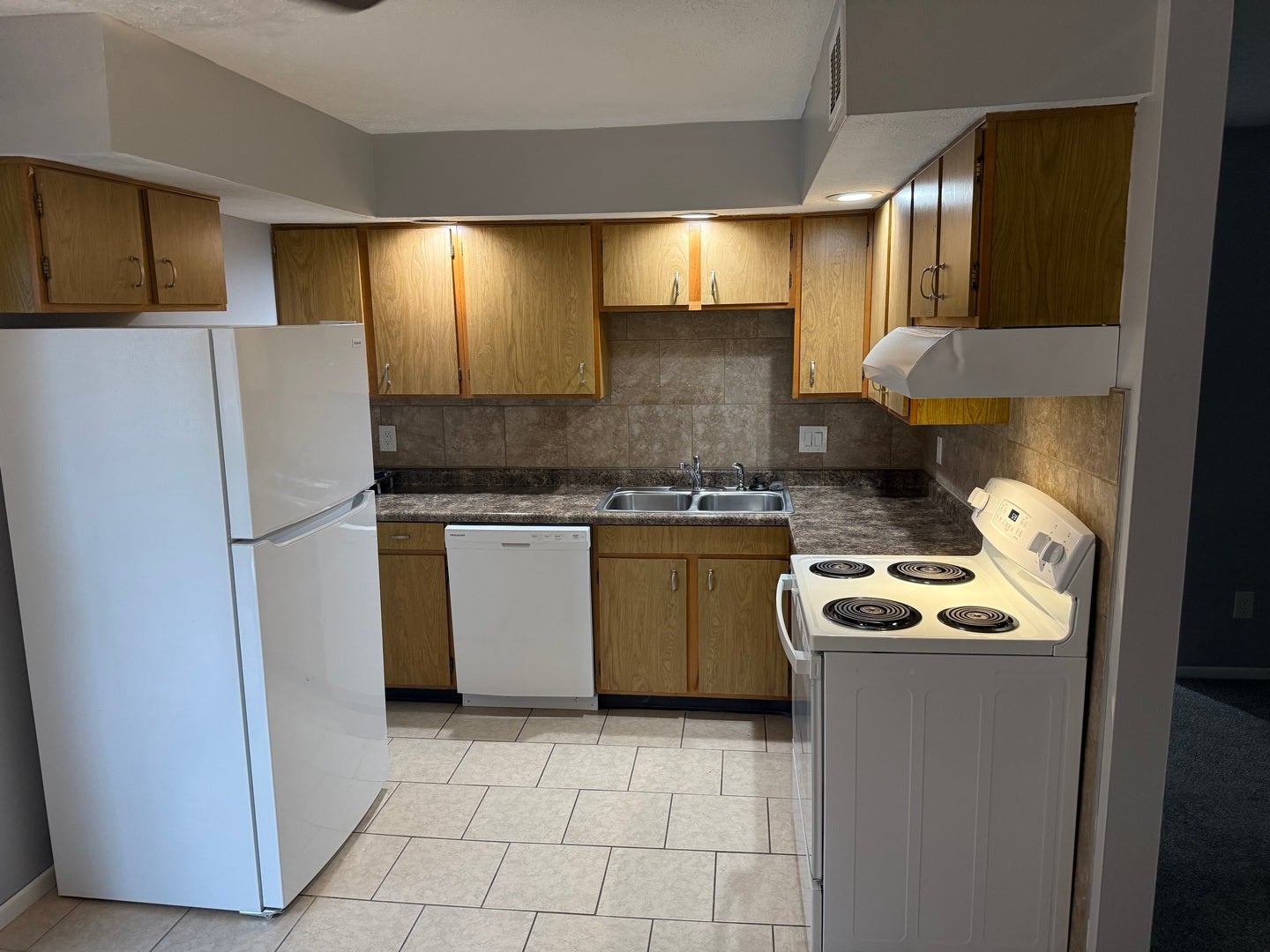 3405 Holiday Court 5