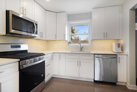 Tiny photo for 702 W Lonnquist Boulevard, Mount Prospect, IL 60056 (MLS # 12594493)